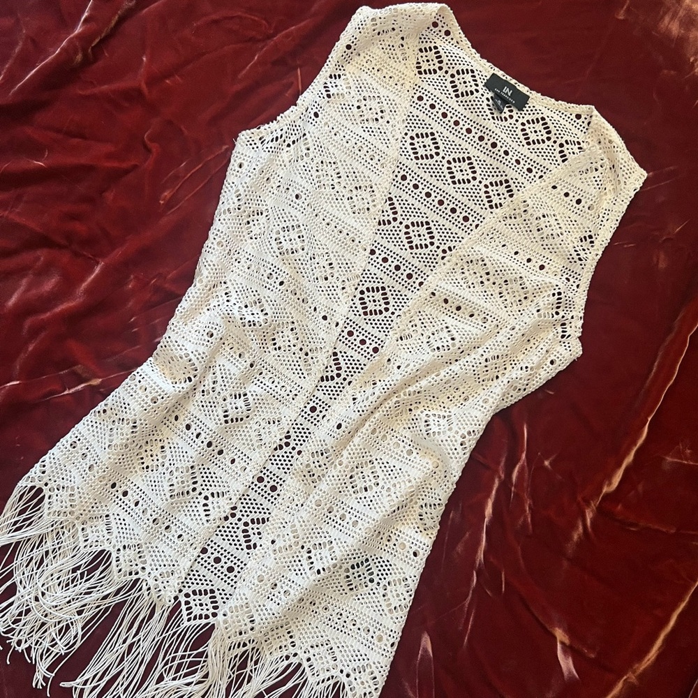 2/$15💖Dillard’s I.N. San Francisco Ivory Crocheted Vest